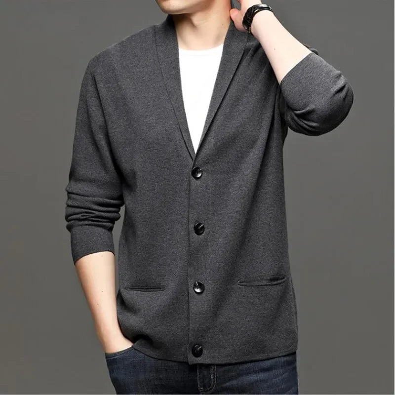Thalorn TL185 men’s wool sweater in premium knit, offering warmth, softness, and versatile style for casual and refined looks.